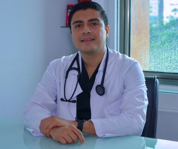 Especialista en Medicina Interna en Cancún | Dr. Sergio Menoti